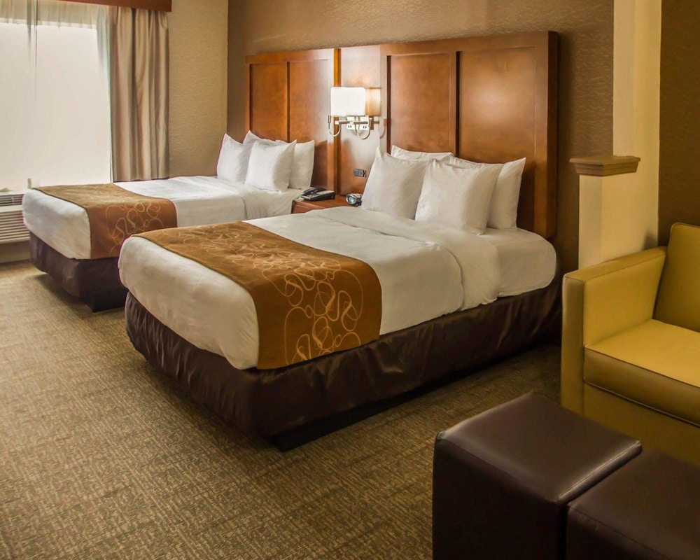 Suite, Non-Smoking, 2 Queen Beds Accessible with Sofa Bed - Photo 2