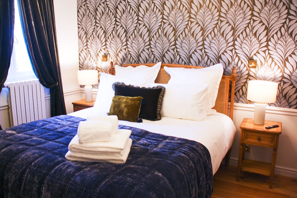Superior Double Room (Surate)