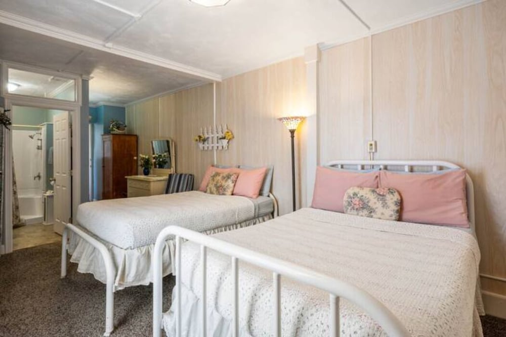 Room, 2 Double Beds photo 1