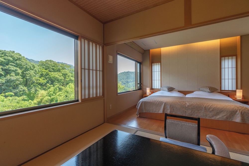Japanese Western Style Corner Suite Room with Semi Open-air bath, Garden view (Second floor) photo 3