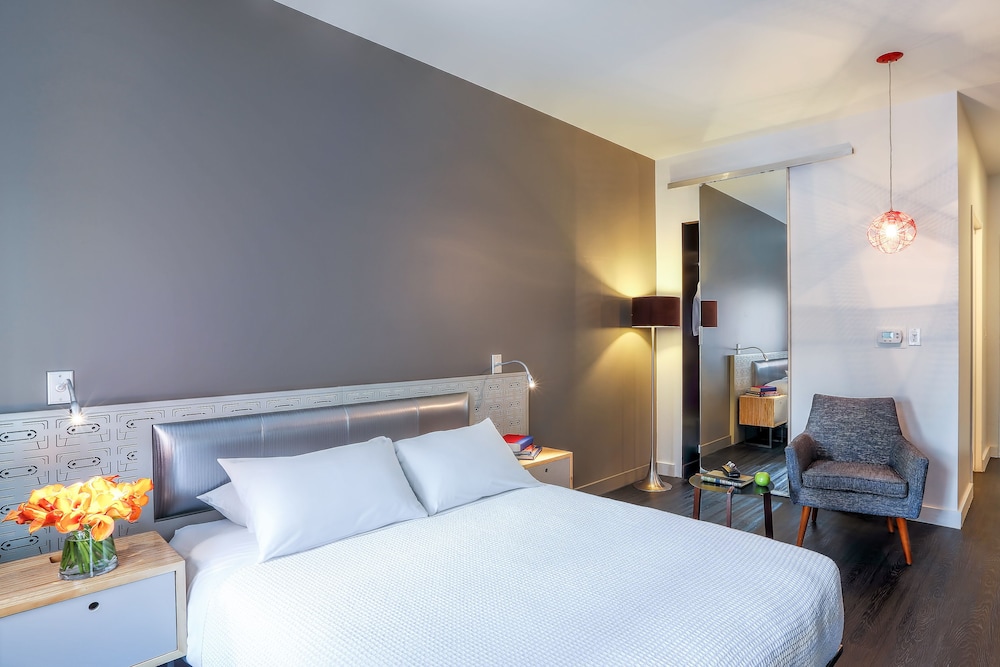 Standard Room, 1 Queen Bed - Photo 3