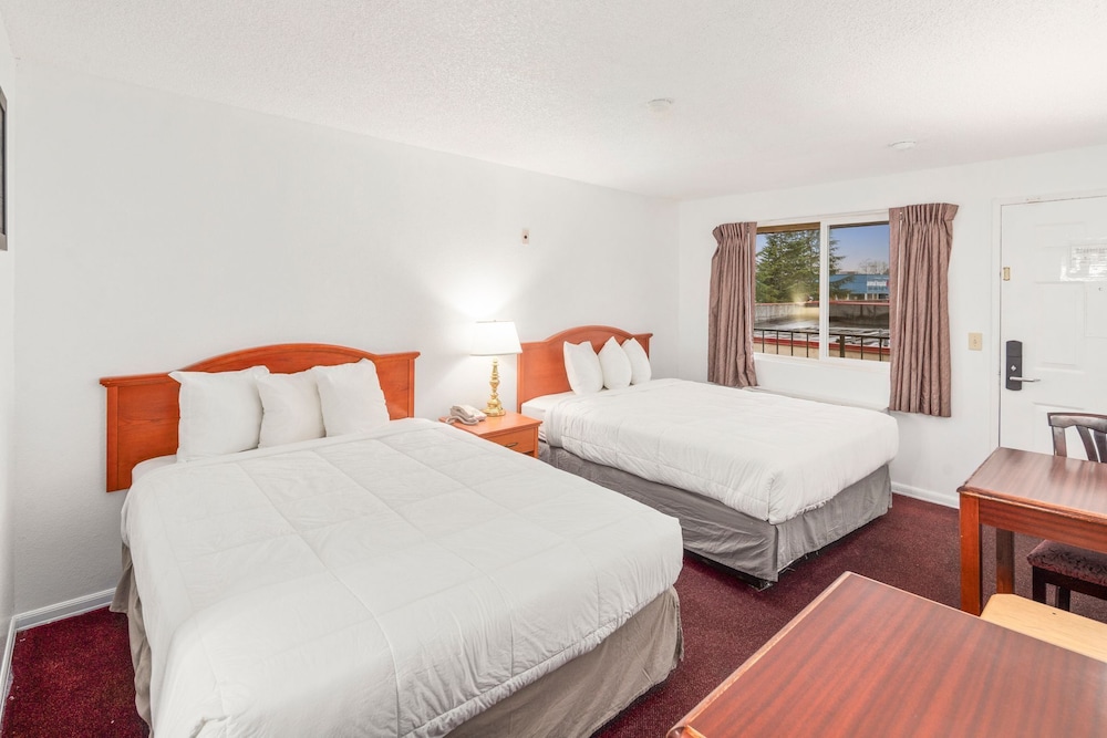 Room, 2 Queen Beds photo 1