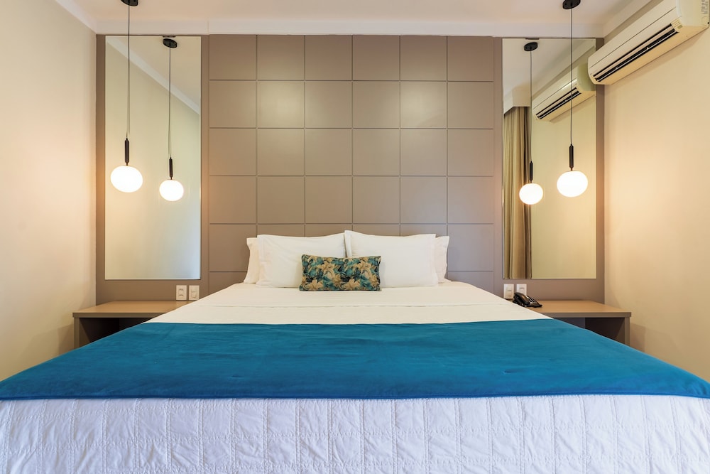 Superior Suite, 1 King Bed, Jetted Tub