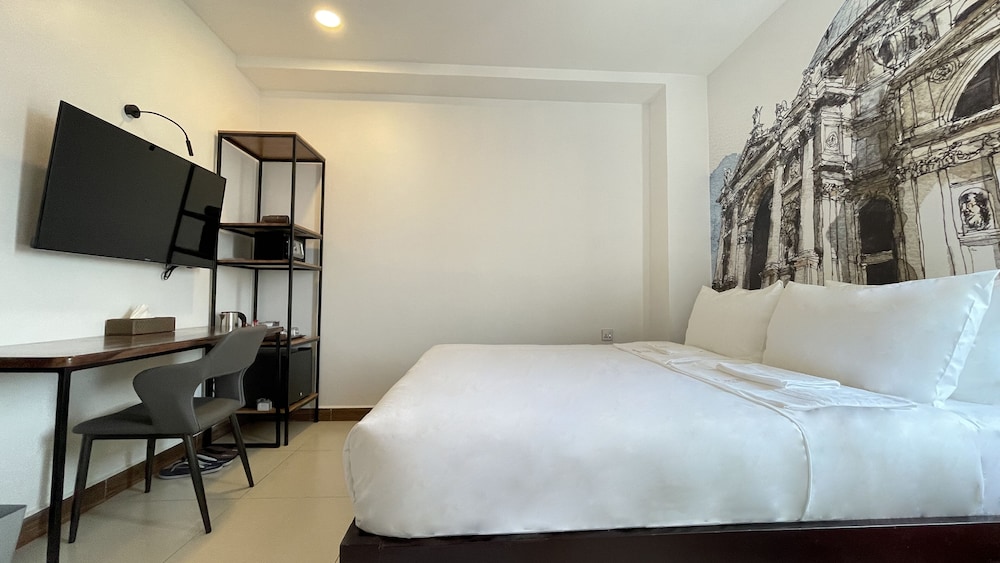 Superior Single Room, 1 King Bed, City View - Photo 2