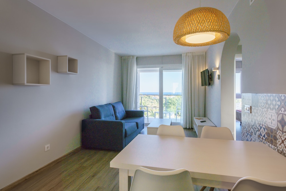 Premium Suite (4 Adults And 2 Children, Water Park) photo 3