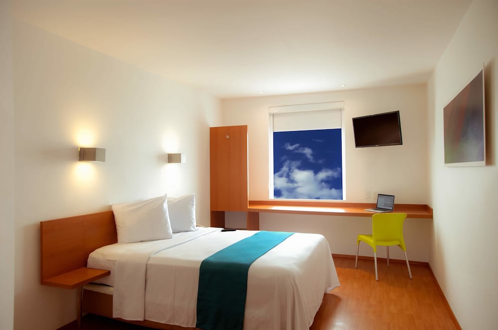 Superior Room, 1 Queen Bed photo 2