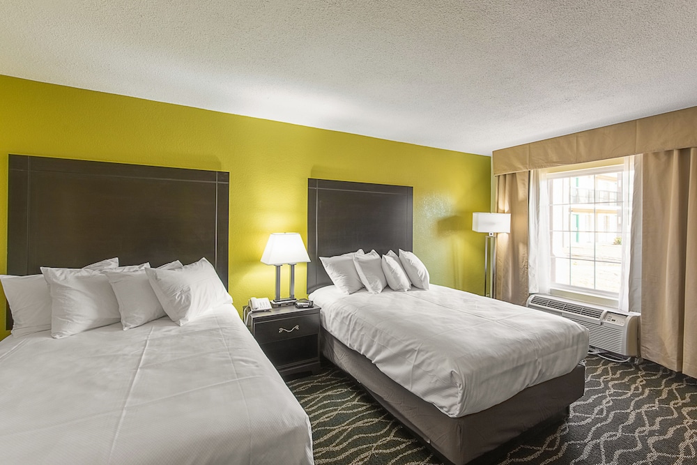 Standard Room, 2 Double Beds, Non Smoking - Photo 1