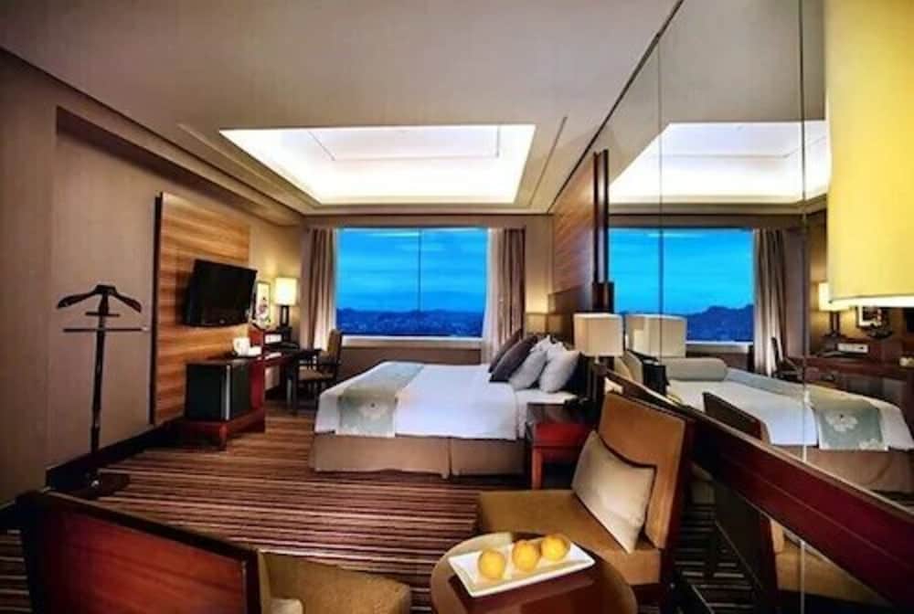 ASTON Suite - Photo 3