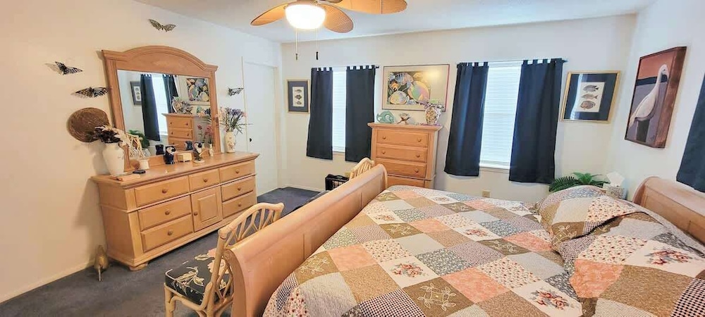 House, Multiple Beds, Patio (Fish Crazy House) photo 2