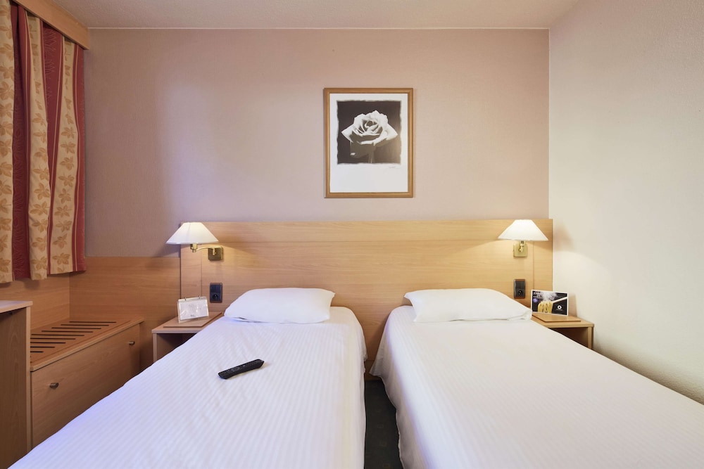 Standard Room, 2 Twin Beds - Photo 4