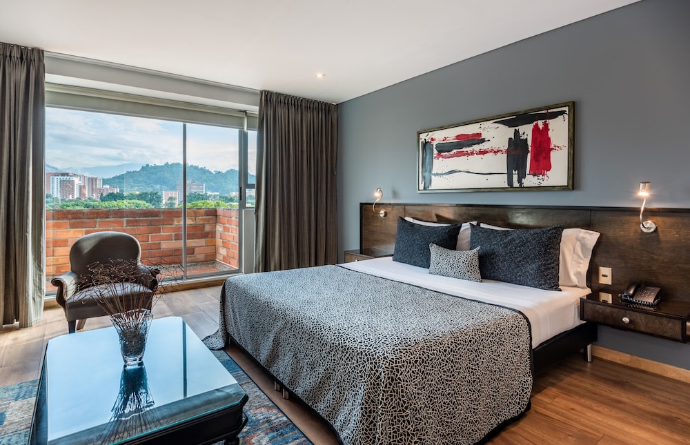 Suite, 1 Double Bed, Balcony - Photo 4