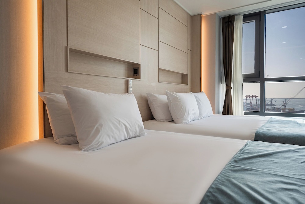 Deluxe Twin Room, Sea View - Photo 8