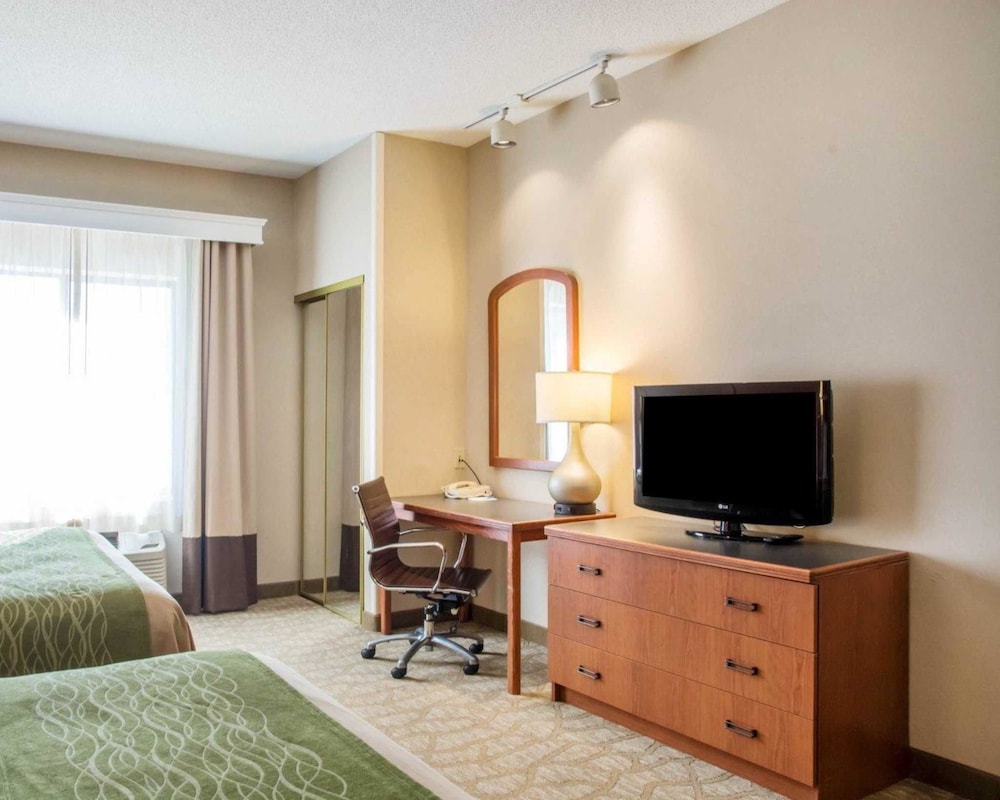 Suite, Multiple Beds, Non Smoking - Photo 1
