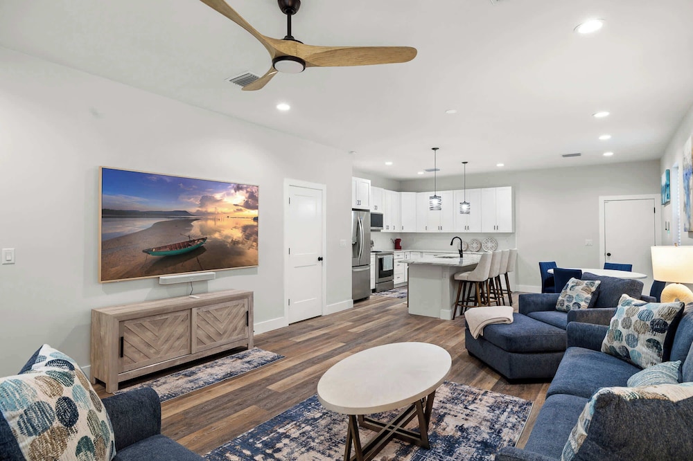 Townhome, Multiple Beds, Patio, City View (1906 W Cherry St, 2)
