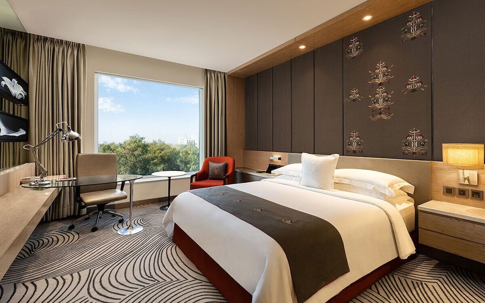 Executive Room, 1 King Bed, City View photo 2
