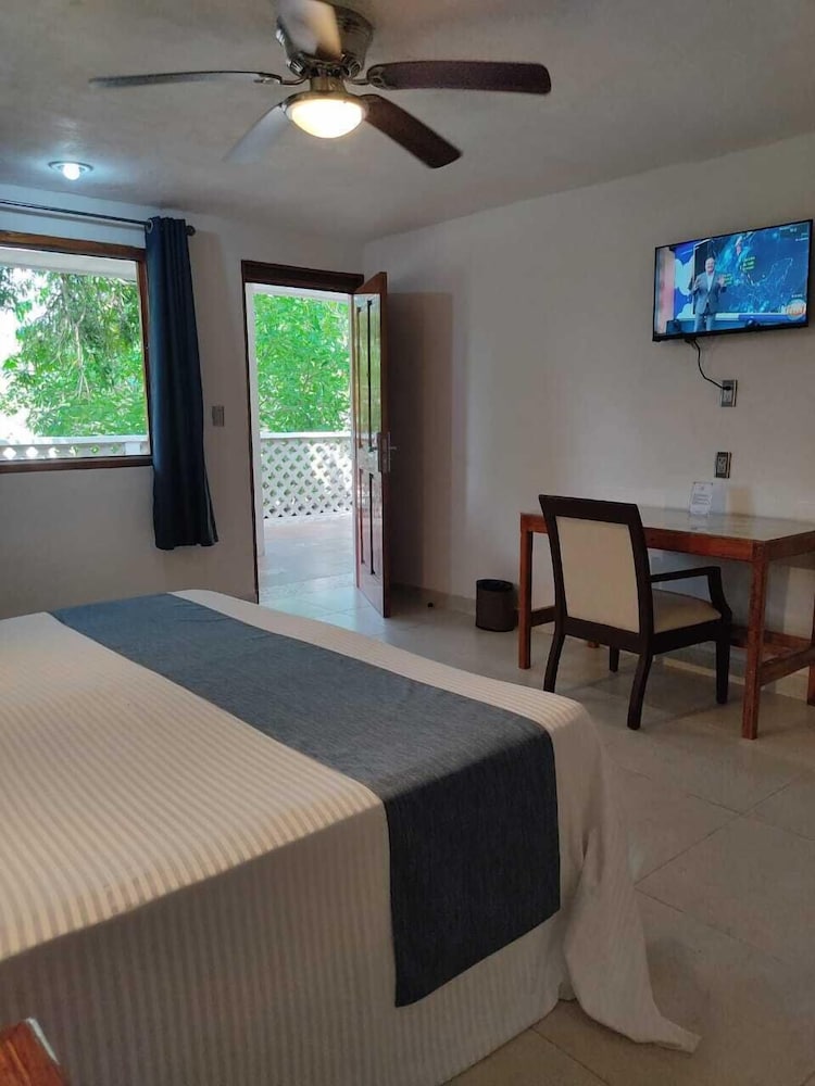 Deluxe Room, Pool View