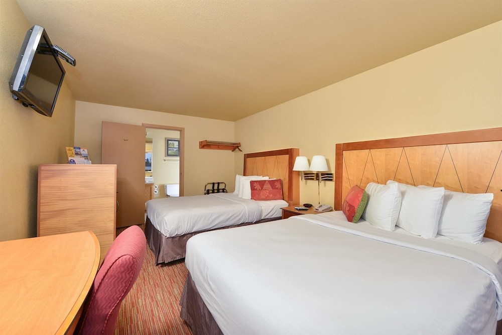 Room, 2 Queen Beds, Non Smoking - Photo 5