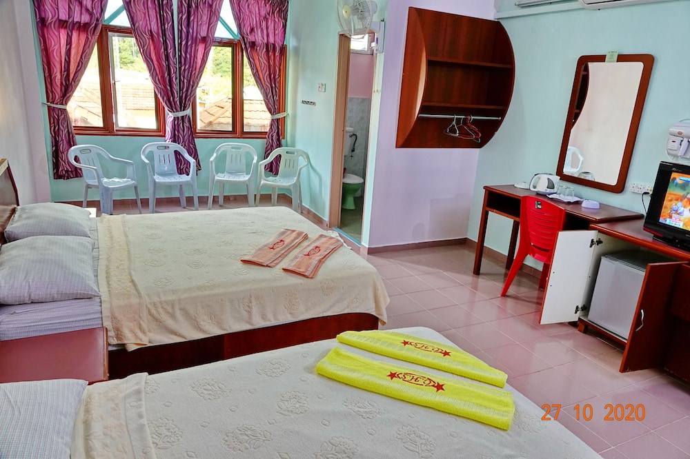 Superior Quadruple Room, 2 Queen Beds photo 1