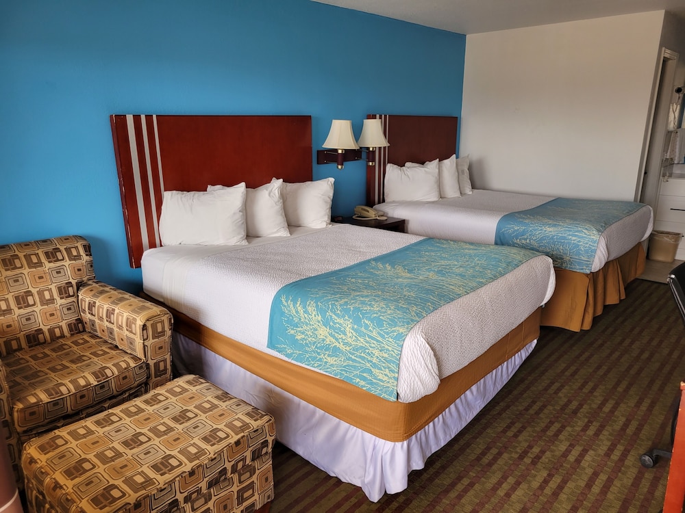 Standard Room, 2 Queen Beds photo 2