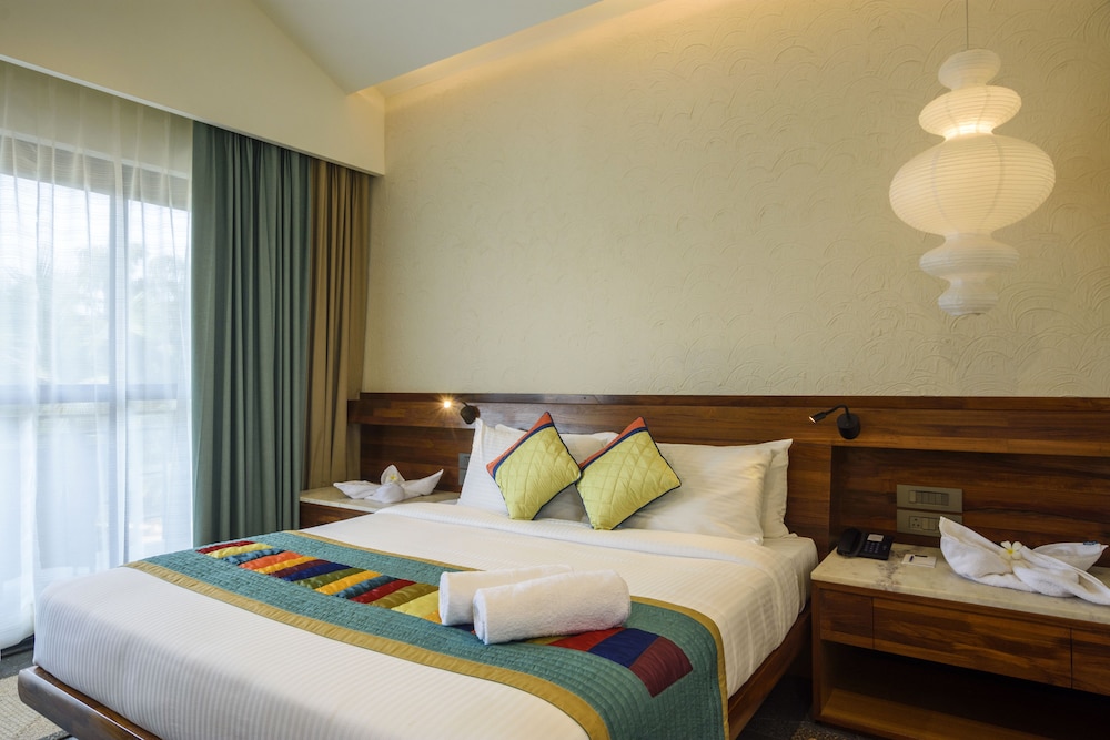 Superior Double Room, Pool View - Photo 16