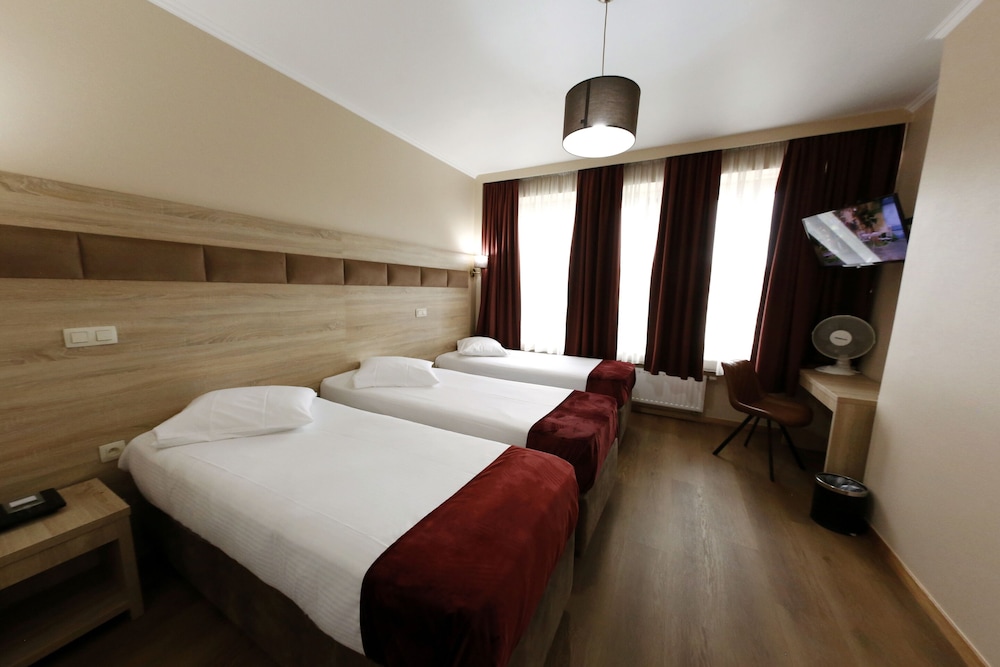 Standard Triple Room - Photo 1