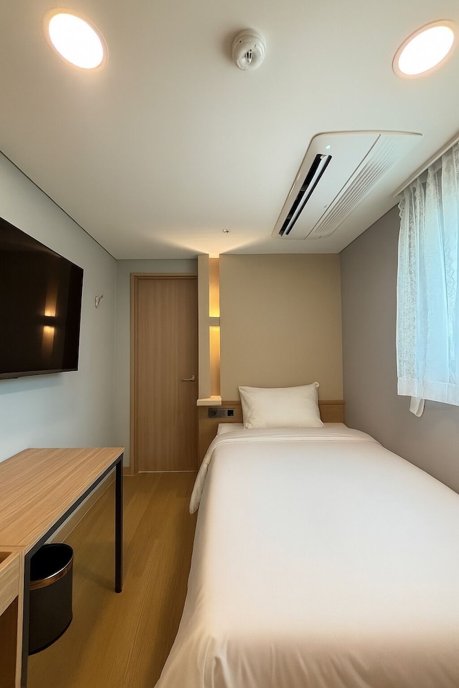 Comfort Single Room, City View