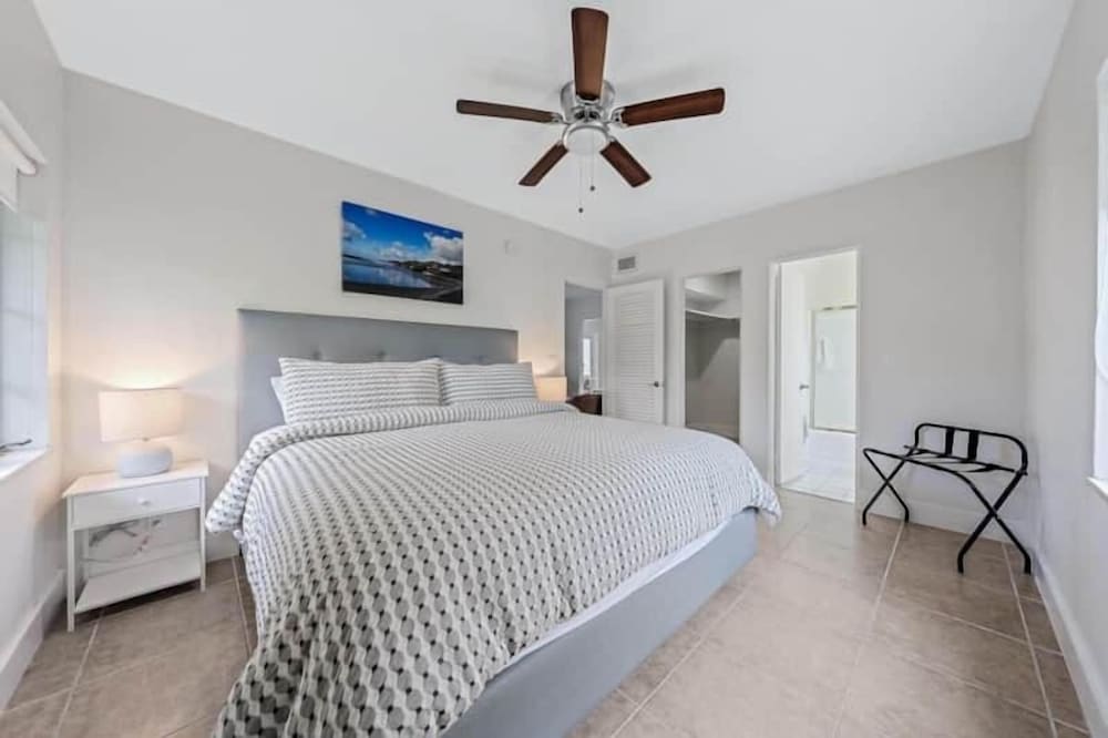 Unit 4 Sandpiper -2 Bedroom Oceanfront