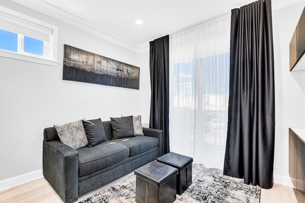 Sunset Suite photo 2