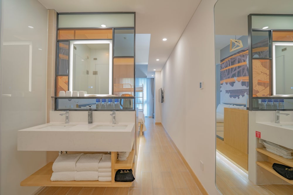 Deluxe Triple Room photo 3