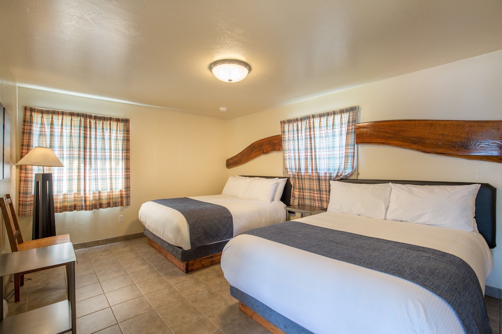 Family Suite, 2 Bedrooms, Kitchen, Ocean View (201) photo 3