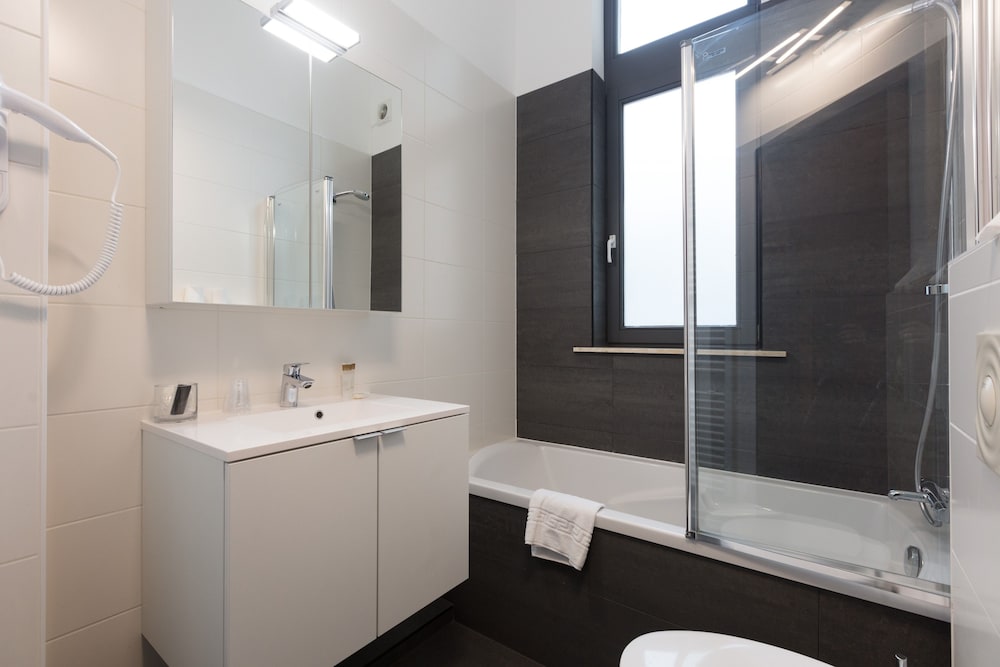 Standard Double or Twin Room - Photo 2