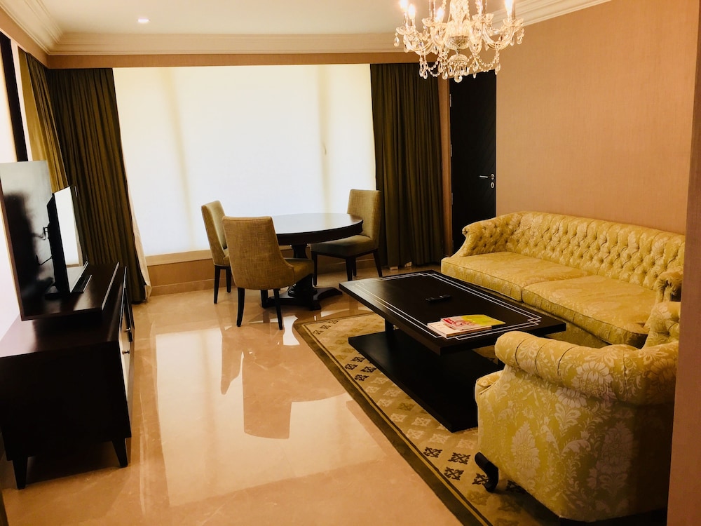 Luxury Suite, 1 King Bed, Terrace - Photo 4