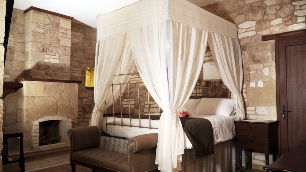 Deluxe Room, Fireplace photo 3