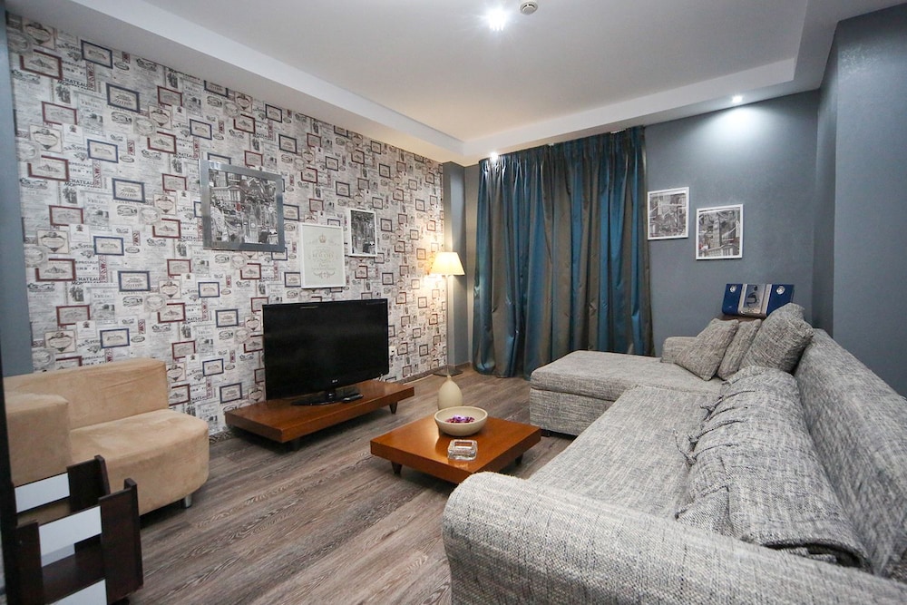 Suite - Photo 5