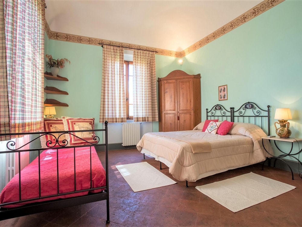 Villa photo 2