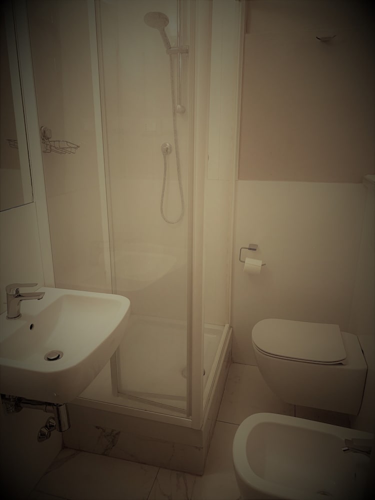 Double Room - Photo 19