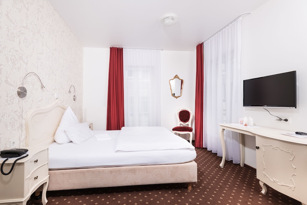 Standard Double Room, 1 Queen Bed, Non Smoking photo 1