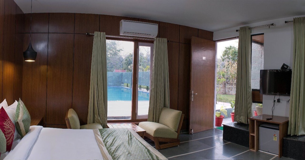 Luxury Room with Mountain View