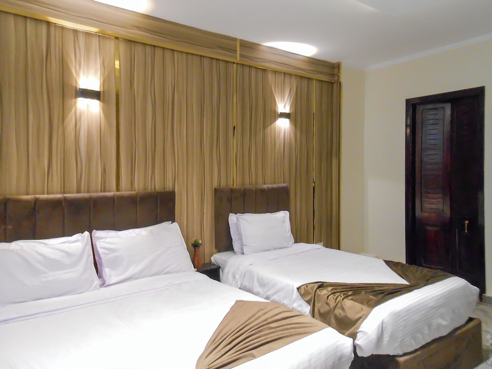 Exclusive Triple Room, Multiple Beds, Mountain View photo 3