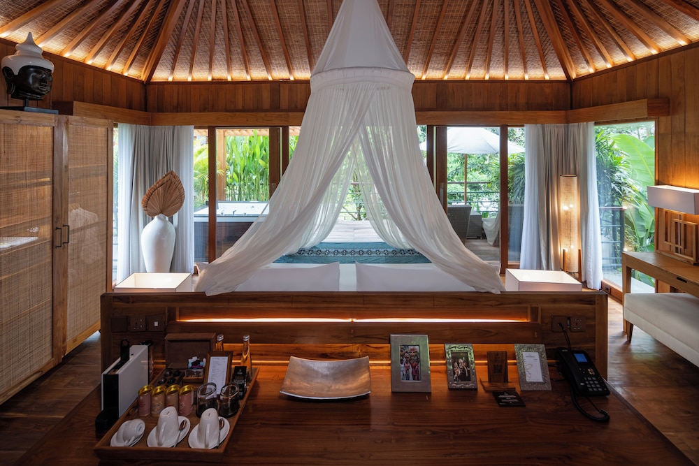 Deluxe Suite with Hot Tub and Free Scheduled Activities - Photo 12