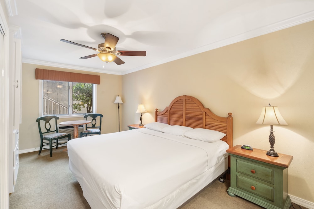 Standard Condo, 2 Bedrooms, Lake View photo 1
