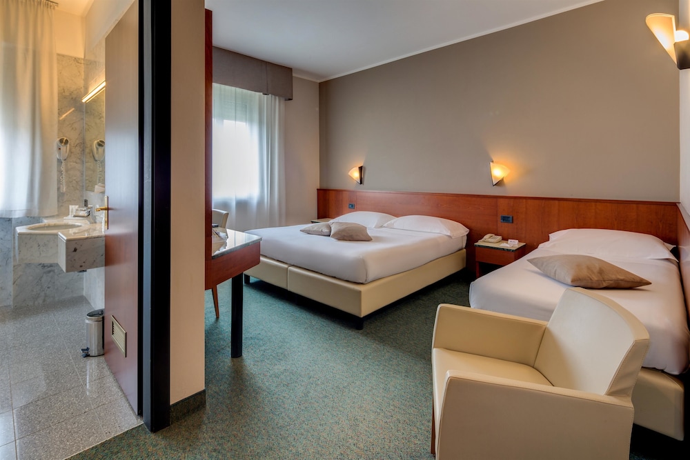 Classic Room, Multiple Beds - Photo 1