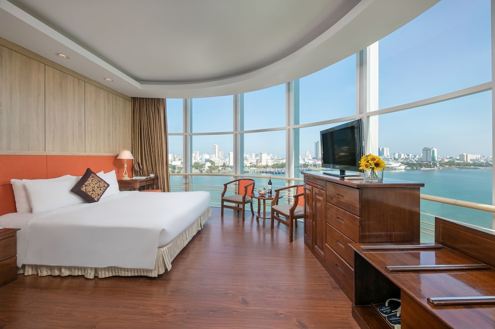 Luxury Double Room, 1 King Bed, River View