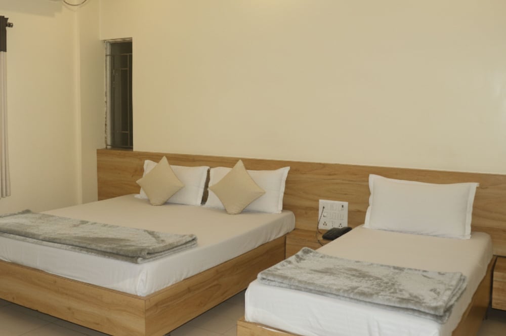 Economy Triple Room