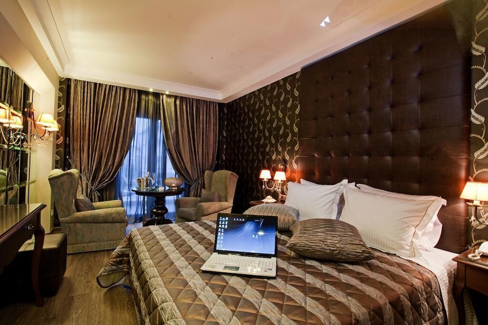 Junior Suite, Pool View photo 1
