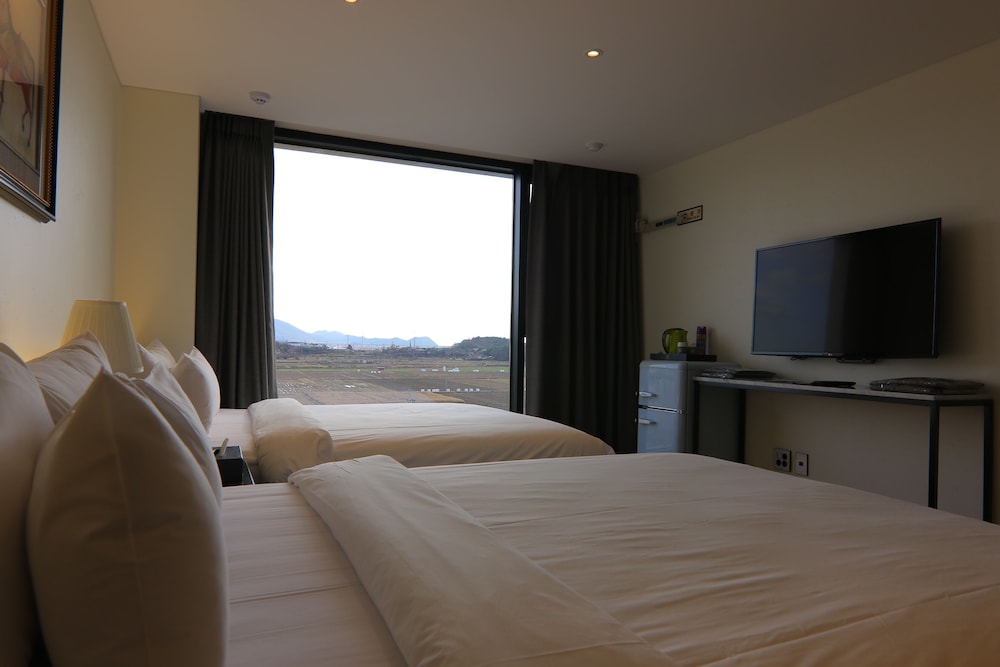 Deluxe Twin Room - Photo 8