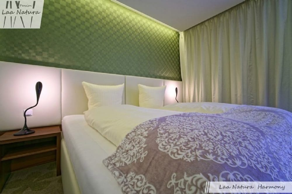 Deluxe Double Room, 1 King Bed, Garden View