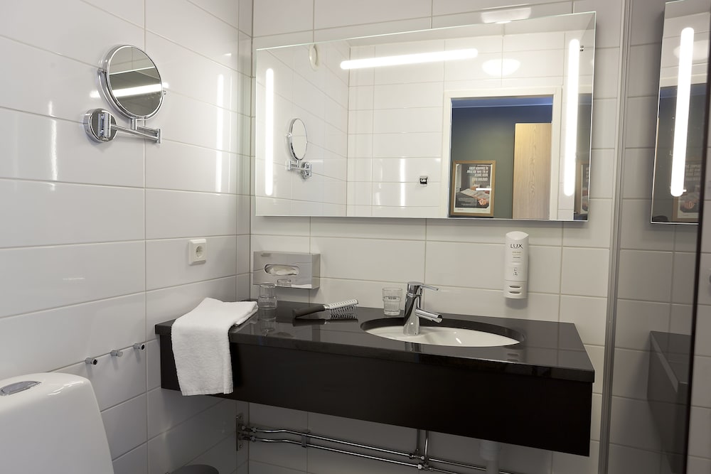 Standard Double Room - Photo 12