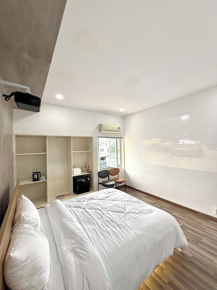 Deluxe Studio Suite
