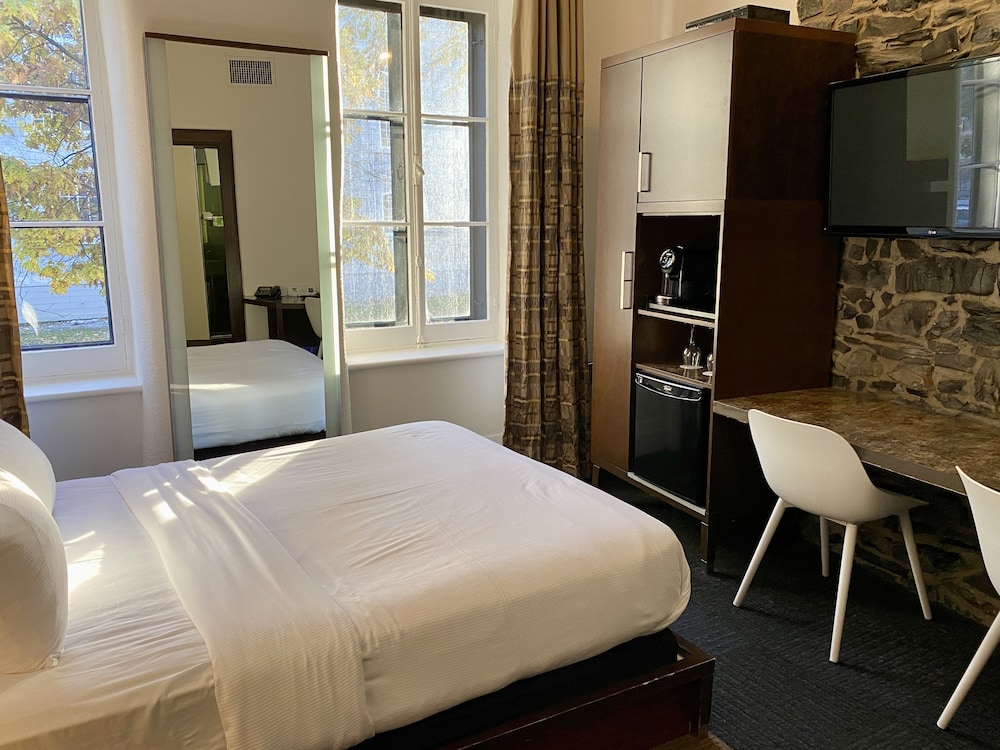 Classic Room, 1 Queen Bed, City View